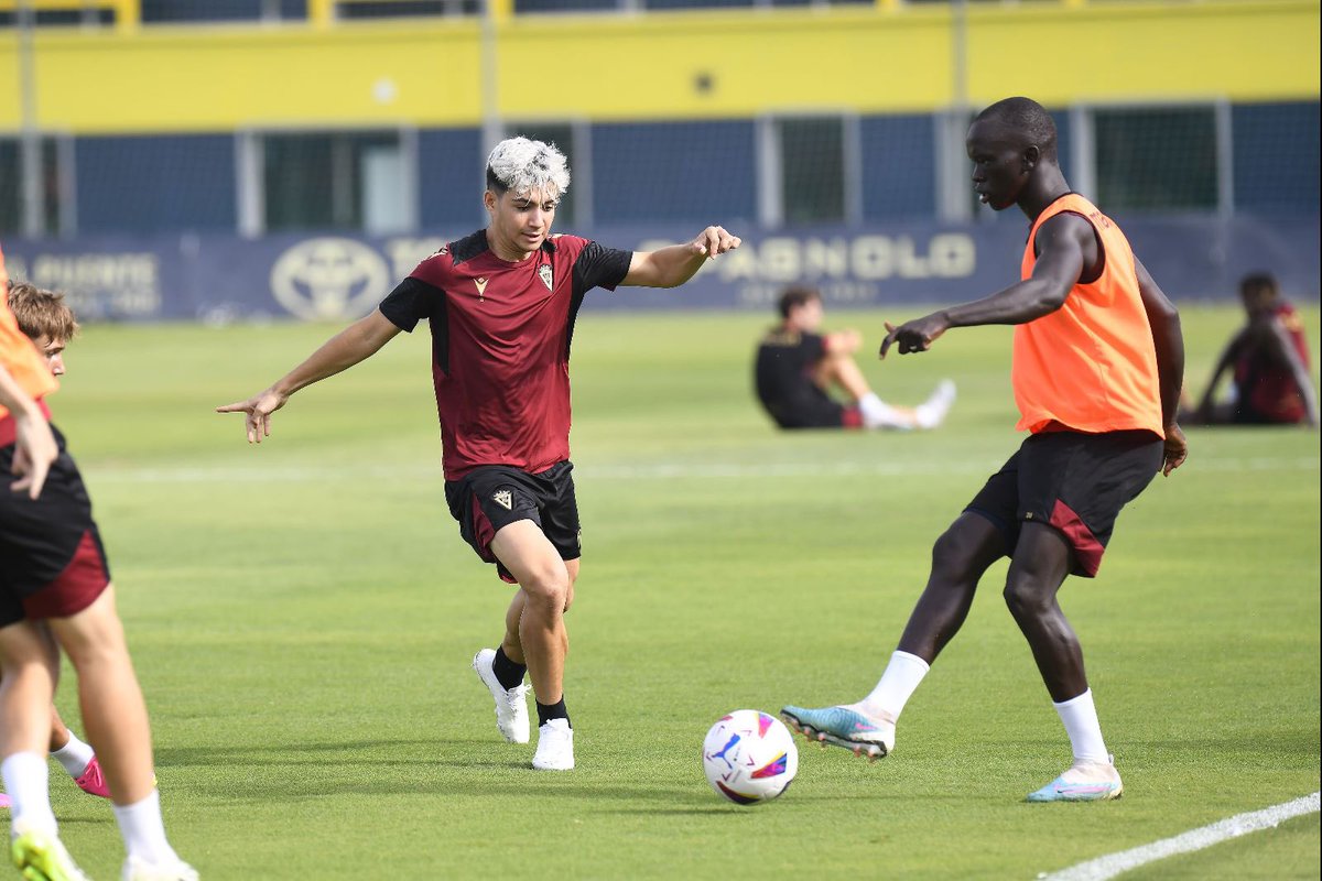 😍💛 Julio Cabrera, del Cádiz CF Mirandilla, entrenando con el primer equipo en la mañana de hoy