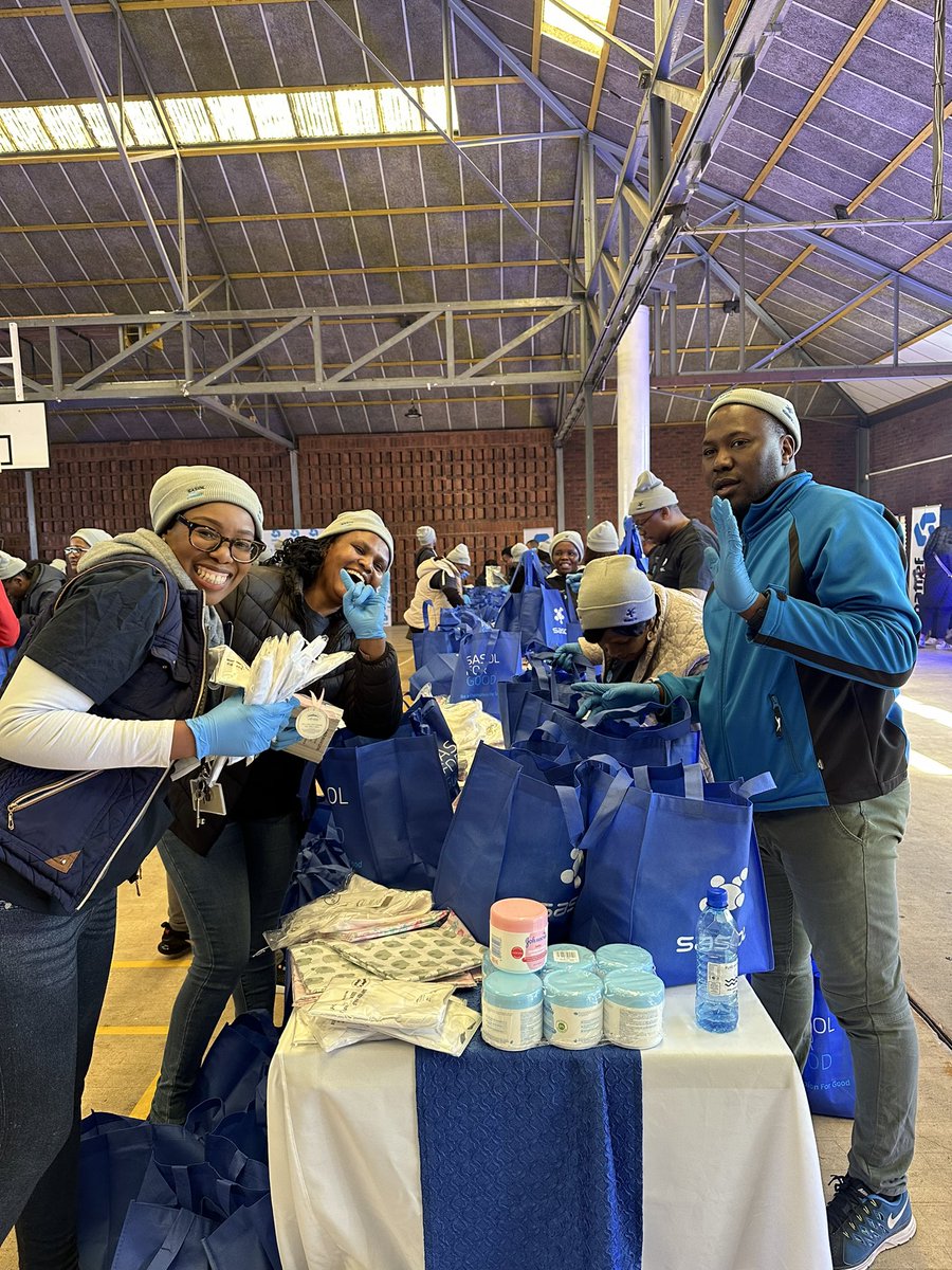 @SasolSA What an amazing morning it has been! Over 300 Sasol employee volunteers having a blast packing 2200 maternity and dignity packs #Sasolinsociety #Mandeladay #67minutes