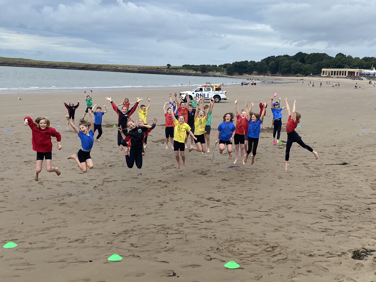 standrewsmajor's tweet photo. #SAMsY4 have arrived at Barry Island! #SAMsTrips https://t.co/HcR3pzeRGC