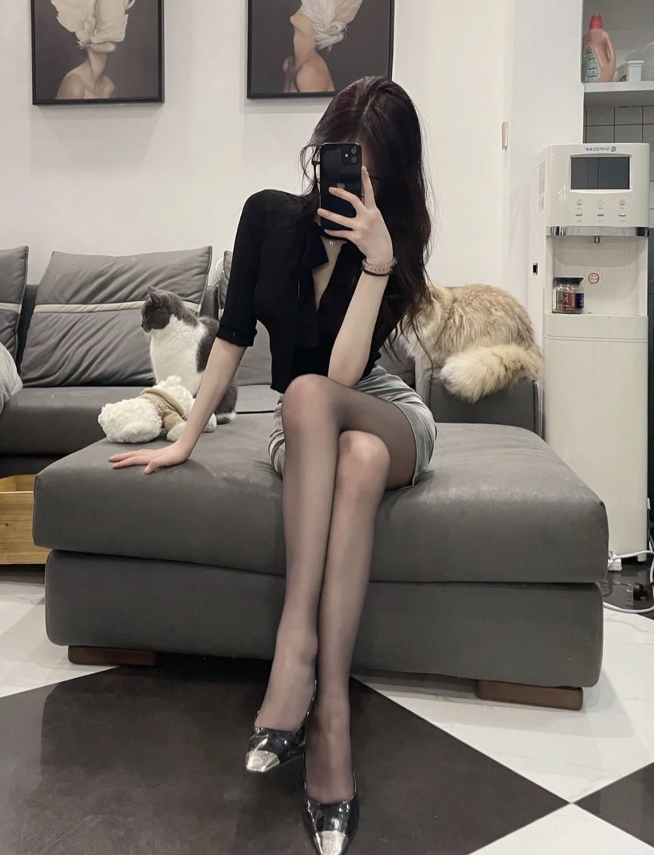 bq25803975's tweet photo. 好吃是饺子，好玩是嫂子，96年乡村教师少妇一枚，饥渴难耐，漫漫长夜，有没有骚狗狗来骚扰的，25岁以下勿扰，同城线下，评论区评论…#人妻・主婦 #体位 #反差婊的生活日常 #可爱萝莉 https://t.co/dGLipOKdkj