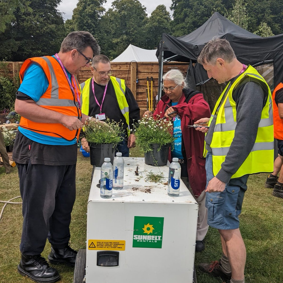 petrus_cmty's tweet photo. 3 incredible weeks of hard work through thunder, torrential rains, and stifling heat! Our garden is ready for @The_RHS Flower Show at Tatton Park and we can't wait to show you 💙 Find out more here https://t.co/C8v6ds2LLX @my_maintenance @TheRegendaGroup @PDSdoorsets https://t.co/Y89ECuGuJi