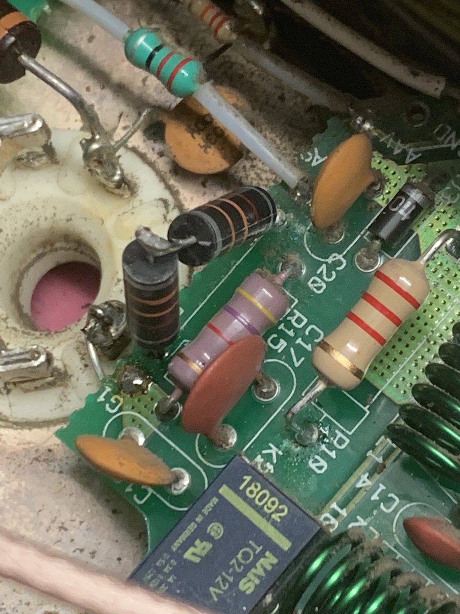 DxShop's tweet image. Acom 1000 input board bias RFC repair. Later units use 2 x 330uH in series. Part used is critical. #acom