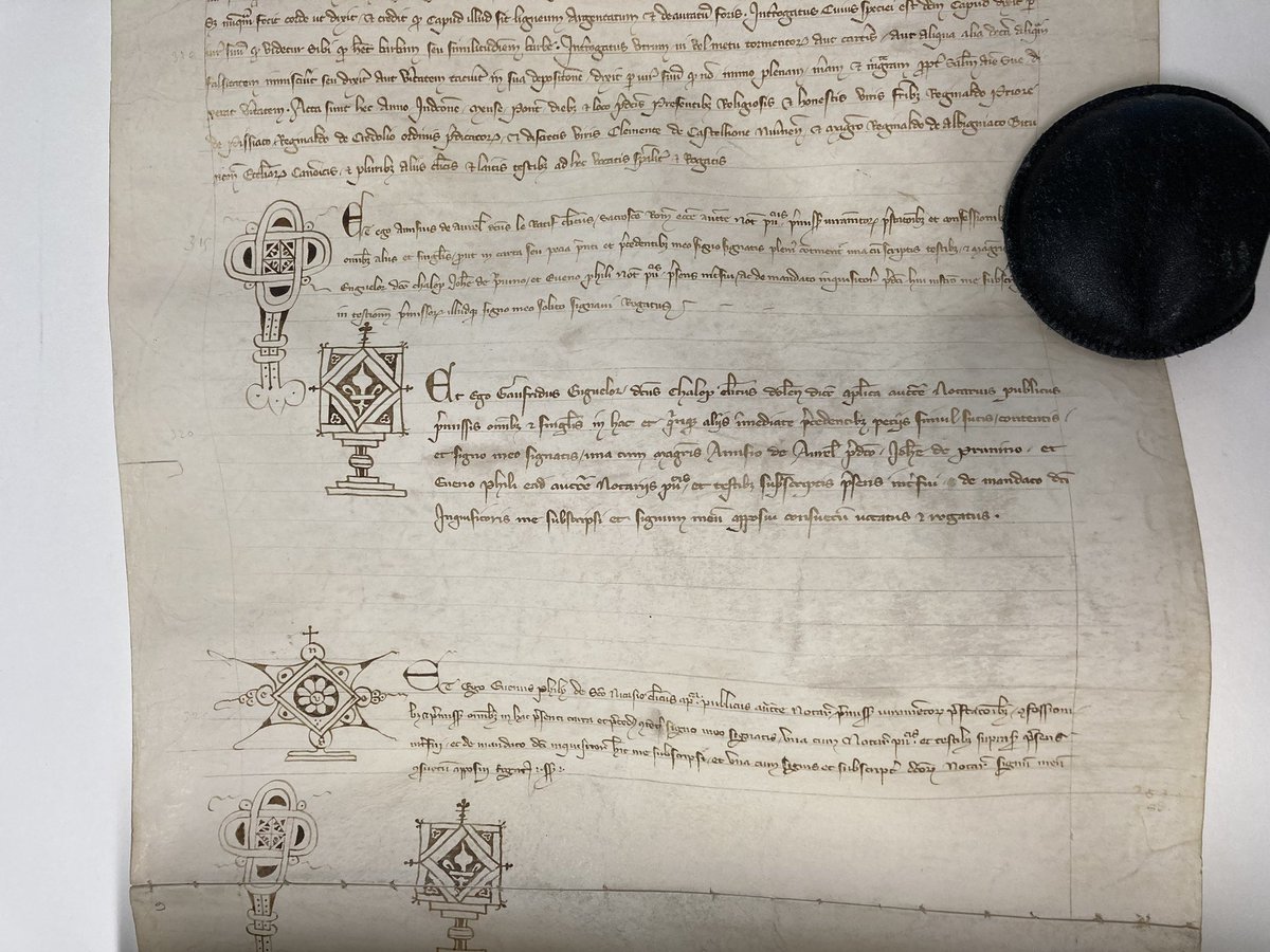 LucieWoruz's tweet image. Allé c’est l’heure de ressusciter le #TasVuMesDoigts (coucou @fred_manfrin) ☝️
Rouleau du procès des templiers, 1307. Quand même 22 mètres de long, et 44 biquettes 🐐📜 
@ArchivesnatFr J//413/18.