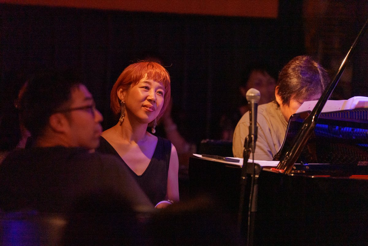 masafumi_iwa's tweet photo. 先週末のライブのスチル写真撮影。
@RejoyceVocal からのご依頼で @LiveDOXY にて。
3台のカメラを持ち込み。
2時間で8,000枚撮ってたから頑張ったんだな。
#photo #ライブ写真 https://t.co/LmOmrSPUbz