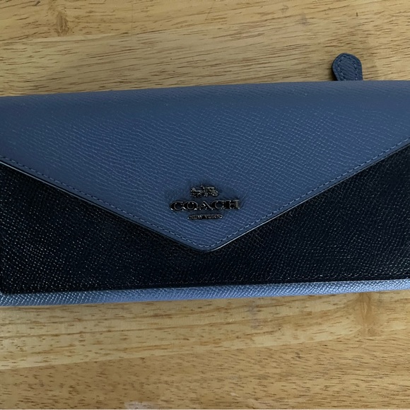 So good I had to share! Check out all the items I'm loving on <a href="/Poshmarkapp/">Poshmark</a> #poshmark #fashion #style #shopmycloset #coach: posh.mk/hs0foXb9vBb