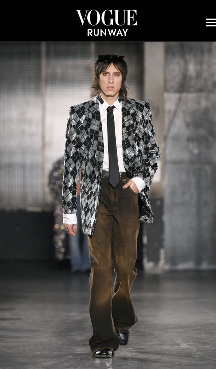 Gentleman being high fashion model. 

It’s so hot this week, remember to drink water fam! Getting dehydrated is not fun, head hurts, I do not recommend