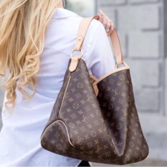 platnyms's tweet photo. So good I had to share! Check out all the items I'm loving on @Poshmarkapp from @iamforevermuse #poshmark #fashion #style #shopmycloset #gucci #louisvuitton #vancleefarpels: https://t.co/zlLkEkP9Jy https://t.co/dSEULaabII