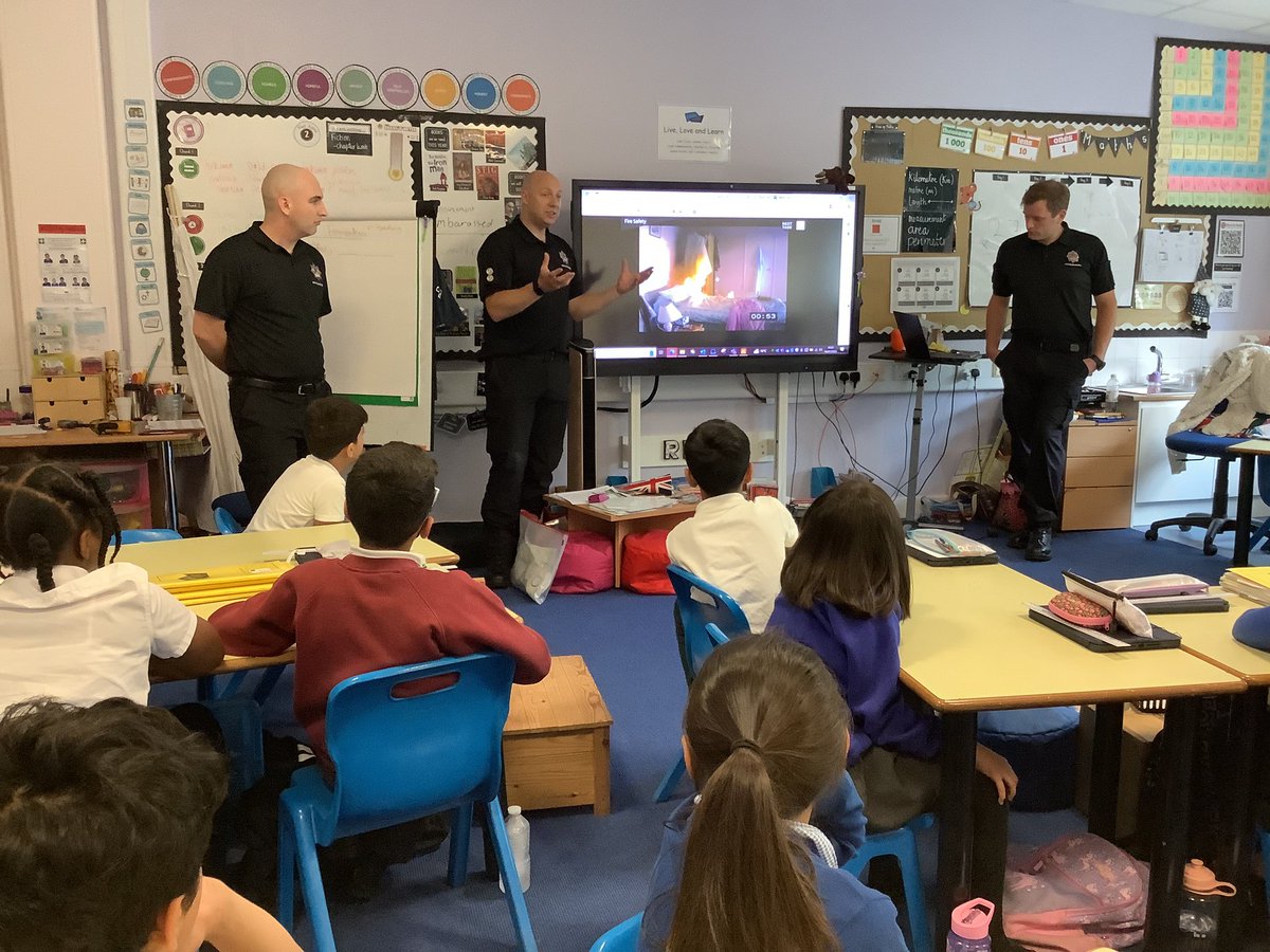 Year 4 are currently listening to a talk from @WMFSHayMills about fire safety.