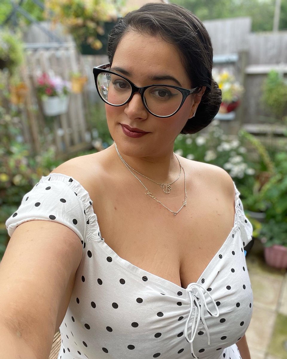 Powderpuff_Room's tweet photo. In love with @patmcgrathreal LiquiLust: Legendary Wear Star Wars Edition Metallic Lipstick in Crimson Sunset! 💋
#makeup #makeupartist #mua #patmcgrath #starwars #starwarsmakeup #patmcgrathstarwars #lipstick #redlipstick #vintage #pinup #makeupblogger #blogger #northampton https://t.co/xcmg5J9pPb