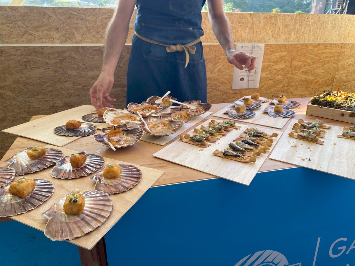 GaliciaCalidade's tweet photo. Moitas grazas a todas as #empresas participantes!:
#cabodepenas /#MariscosAlumar / #Rianxeira/ @TerrasMarinaSCG /#RosaDeLosVientos / @DeMerluza / #GranCUKDeSada / @satapementeira @bodegagranbazan / @ViaRomana_es / #Terriña / @estrellagalicia / @cabreiroa https://t.co/Fl0lEuySBO