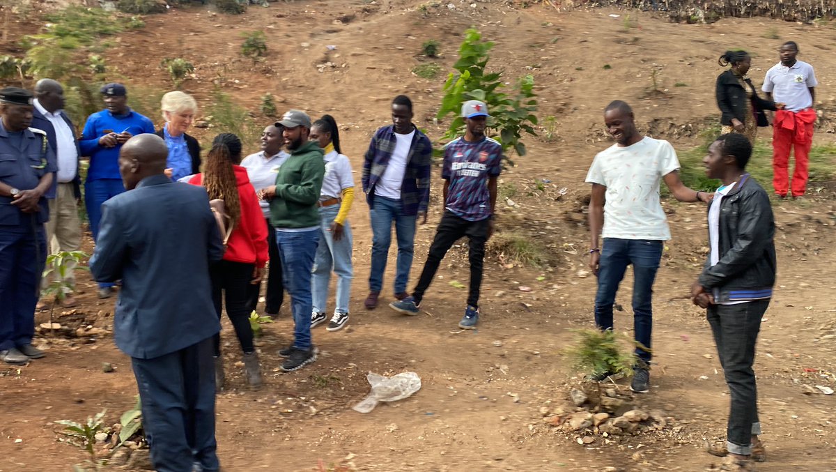 This afternoon we have hosted @CarolineVicini the Swedish Ambassador at our BMF community center in Mathare as she made a collaboration visit to an umbrella of youth organizations in Mathare. Karibu tena Balozi 🙏🏼