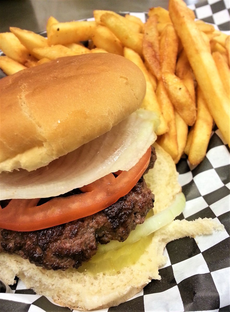 TysSmokeHouse's tweet photo. Nothing quite like that first juicy bite! 🍔 1/4 lb. burger with fries and a drink for only $ https://t.co/SGizi8fk5N