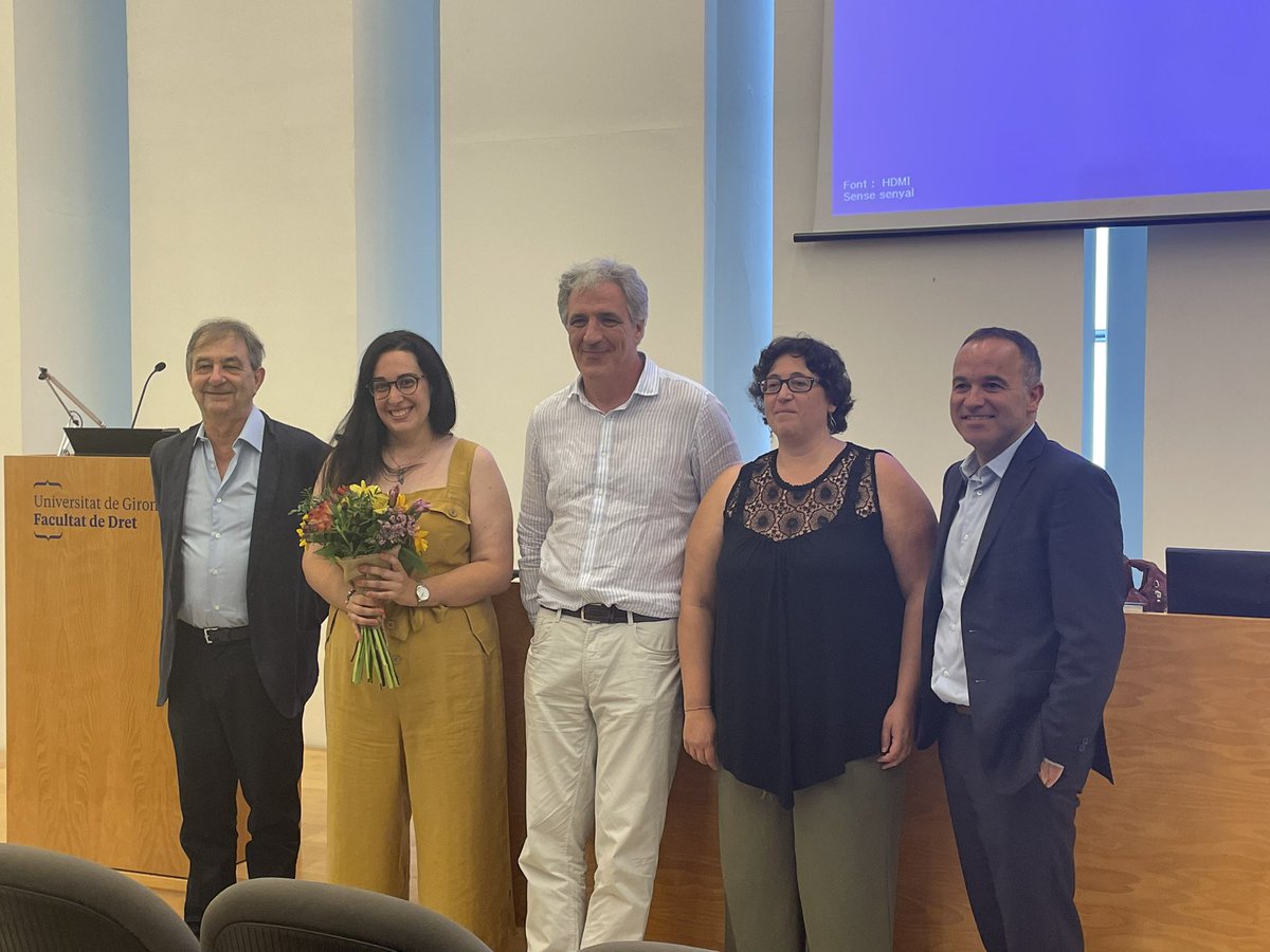QBIScat_UdG's tweet photo. We have a new doctor in the group. Congratulations @lvicensserra! #NewDoctor

@MiquelCostas @IQCCUdG @udgdoctorat @UdGRecerca @UdGCiencies @QuimicaUdG @univgirona https://t.co/OT5BLaqIVg