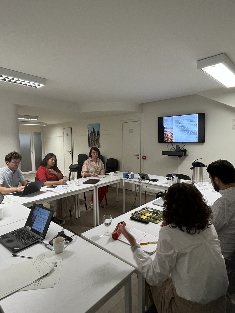 Europe_RCVL's tweet photo. 🇪🇺🌱@TemGirard vice-Présidente agriculture et alimentation de la @RCValdeLoire était à Bruxelles aujourd'hui pour discuter des enjeux liés à la séquestration du carbone dans les terres agricoles avec @AREFLH #RPUE @ECVC1 et anticiper l'impact sur le territoire régional🔍 https://t.co/ilPdMrciWY