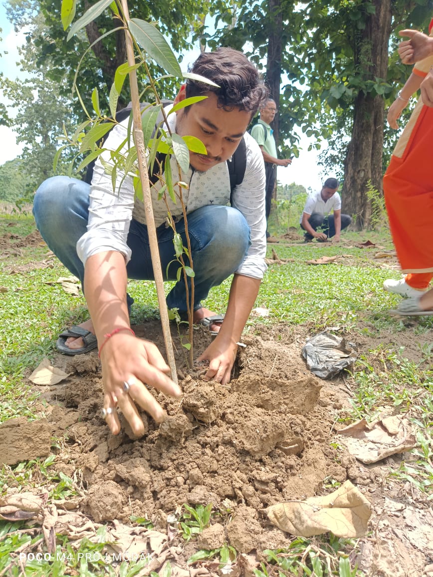 global_geco's tweet photo. আজ বন দপ্তরের কোচবিহার ডিভিশনের উদ্যোগে আয়োজিত বন মহোৎসব অনুষ্ঠানে জীকো (GECO) এর তরফে উপস্থিত ছিলেন কোচবিহার জেলার সহ সম্পাদক তন্ময় রায় এবং জেলা কমিটির সদস্য রাজদ্বীপ মোদক। 
গাছ লাগান, প্রাণ বাঁচান 🌱 একটি গাছ, অজস্র প্রাণ 🌳
@ForestDeptWB https://t.co/fiRobh1Zqe