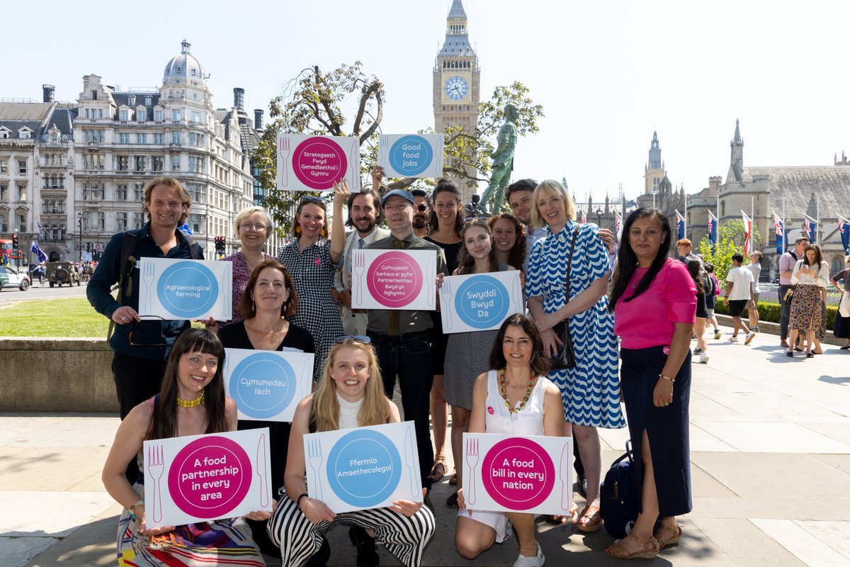 📢New Job! Ready to make a difference to our planet and communities? Join @UKSustain as Local Action Officer and work in our amazing campaigns and networks @FoodPlacesUK @goodtogrowUK @VegCities #foodfortheplanet rootstowork.org/jobs/?job_id=4…