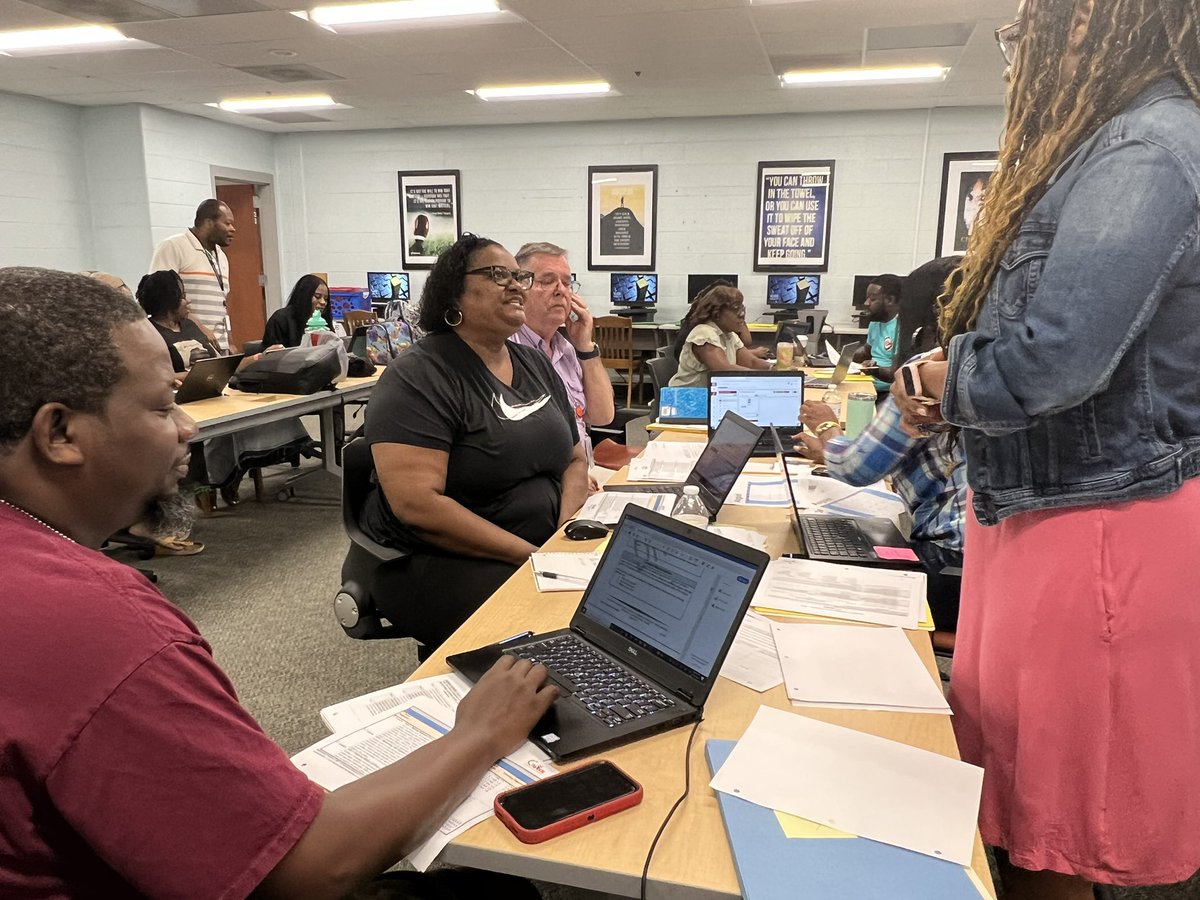 Betty Gray &amp; <a href="/LindleyFalcons/">Lindley Middle</a> teachers vertical collaboration and planning for OUR students and a fantastic falcon year ahead. One Team. One Goal. Student Success. 🎯<a href="/CobbSchools/">Cobb County Schools</a> #focusedfalcons