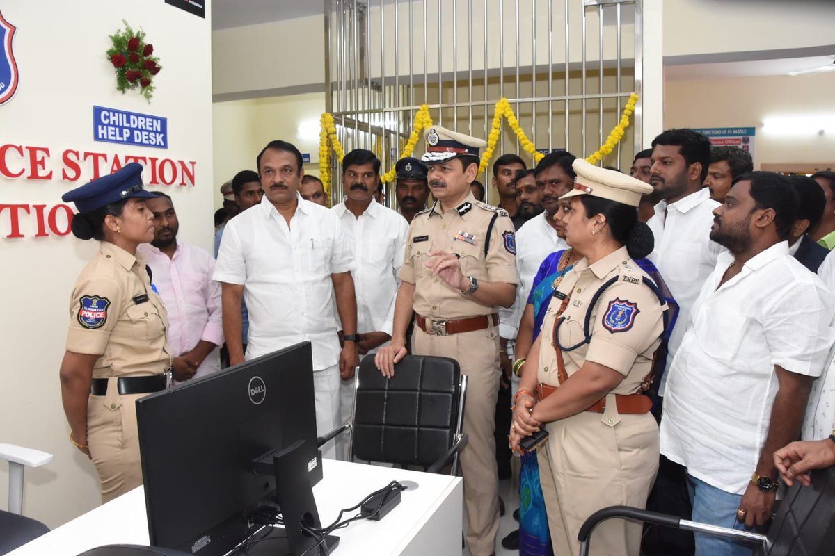 Today #CP_Rachakonda Sri. #D_S_Chauhan_IPS inaugurated New @DCPLBNagar Office & #NagolePoliceStation. In this program, @jtcprck, LB Nagar MLA @D_SudheerReddy, Corporator Aruna, @DCPLBNagar, ACPs, other officers, and public representatives participated.