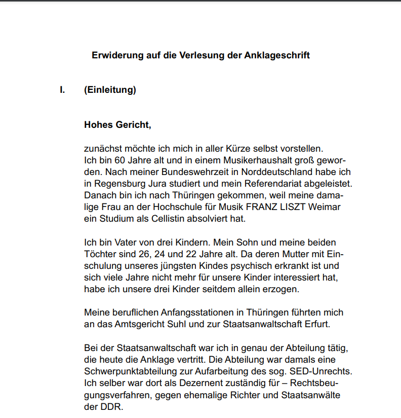 In Deutschland steht ein Familienrichter wegen möglicher Rechtsbeugung vor Gericht, weil er mithilfe unabhängiger Sachverständiger die Corona-Maßnahmen für Kinder als mögliche Kindeswohlgefährdung einstufte und diese daher für die Kinder einer klagenden Mutter außer Kraft setzte.