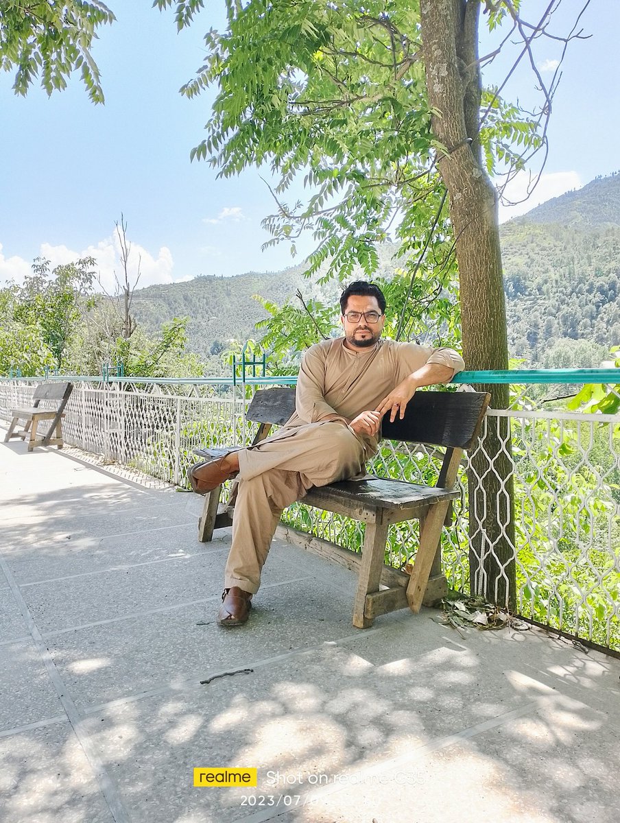 MalakAsghar3's tweet image. زما د ژوند قیصه په څو ټکو کښ لنډه دا ده۔
پریوتے  ډیر یمه  خو هر  ځل  پاسیدلے  یمه۔
#UpperDir