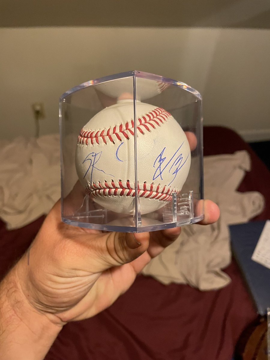 RizzyStyles's tweet photo. @WWERollins Thank you for signing after your match! https://t.co/mXtdg8og2y