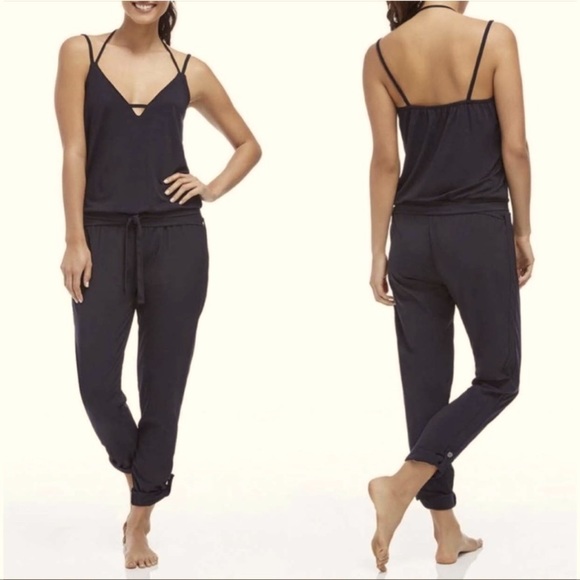paintbuzzed's tweet photo. So good I had to share! Check out all the items I'm loving on @Poshmarkapp #poshmark #fashion #style #shopmycloset #ambiance #fabletics #studioblue: https://t.co/gdAkxOooVH https://t.co/2K4Wt77Be1