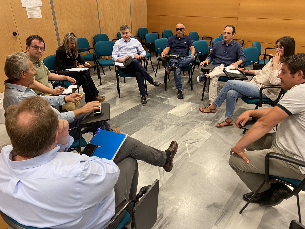 urcacyl's tweet photo. Hoy tercera sesión con nuestras cooperativas y la Consejeria de AGYDR @jcyl para abordar el nuevo Plan Estratégico del cooperativismo. Debatimos DAFO. Gracias a la Dirección Gral. de la Cadena y a las Cooperativas #Cofrubi, #Serviagro #Cocope, #LactoUnion, #Covitoro y #Coproga https://t.co/GthMPvKGWG
