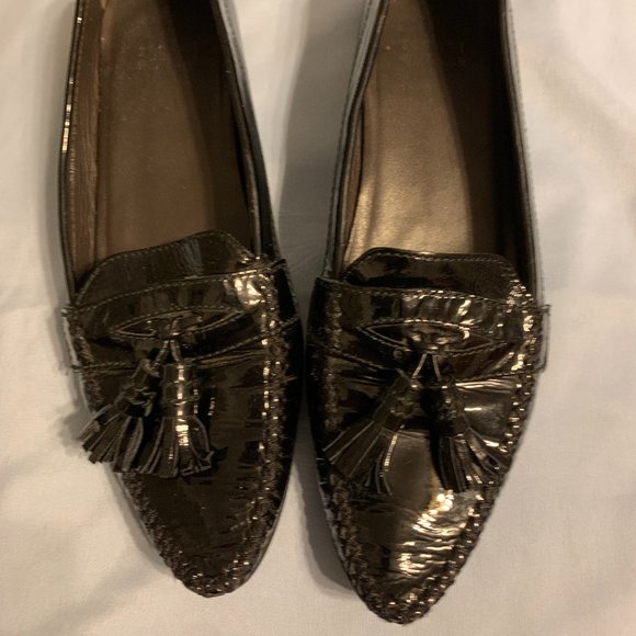 So good I had to share! Check out all the items I'm loving on <a href="/Poshmarkapp/">Poshmark</a> #poshmark #fashion #style #shopmycloset #weber #victoriassecret #stuartweitzman: posh.mk/InXhfxYjxBb