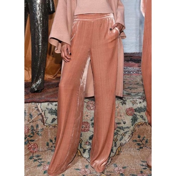 The Gift Yenta tweet media