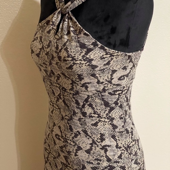 So good I had to share! Check out all the items I'm loving on <a href="/Poshmarkapp/">Poshmark</a> from <a href="/olgakrauss/">@goldenpolkadotposh</a> #poshmark #fashion #style #shopmycloset #michaelmichaelkors: posh.mk/UkDuwLSjxBb