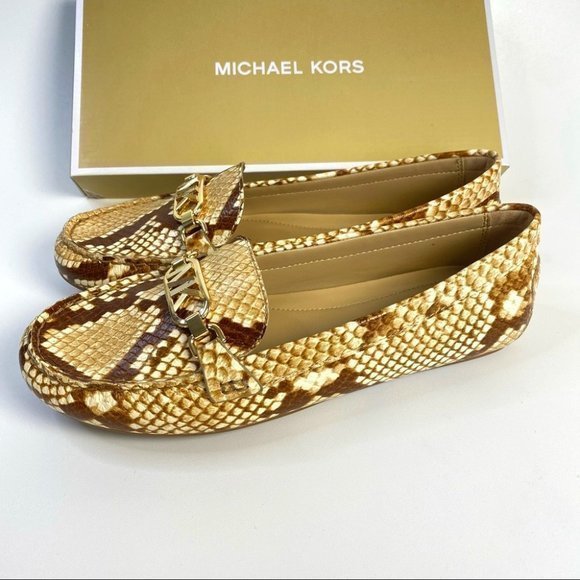 RedHotNikki13's tweet photo. So good I had to share! Check out all the items I'm loving on @Poshmarkapp #poshmark #fashion #style #shopmycloset #michaelkors #so: https://t.co/GogwPE7tMI https://t.co/3YMYqIljbV