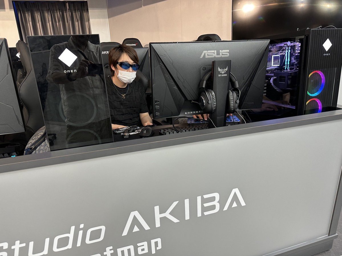 eita_1988's tweet image. 今日も神環境にお邪魔してきました！
グラサンかけた変なやつが
「尿管結石死ぬほど痛いらしいやん。
絶望する痛さらしいやん」
とか言ってきて辛かったです。

#Sofmap #esAKIBA