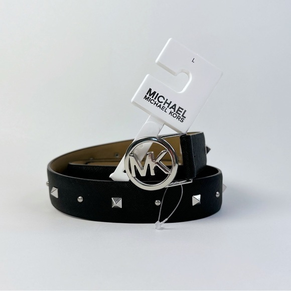 PKStuff's tweet image. So good I had to share! Check out all the items I'm loving on @Poshmarkapp from @tibke_erin #poshmark #fashion #style #shopmycloset #michaelkors #puma: posh.mk/I6BV7WUjxBb