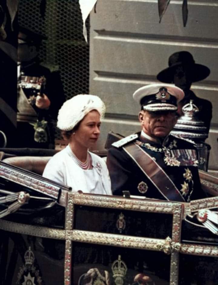 RT @Greeksburg: King Paul I of the Hellenes and Queen Elizabeth II of the United Kingdom. London 1963 https://t.co/DdeIYXdXk5