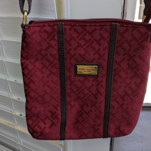 BSemanick's tweet photo. So good I had to share! Check out all the items I'm loving on @Poshmarkapp #poshmark #fashion #style #shopmycloset #stevemadden #tommyhilfiger #feat: https://t.co/IIqpCw4VLJ https://t.co/WmyEb1qott