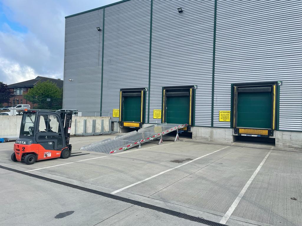 Ecoplant2's tweet image. Introducing our new Loading Ramp, available for hire now #zeroemissions #forklift #loadingbay #planthire