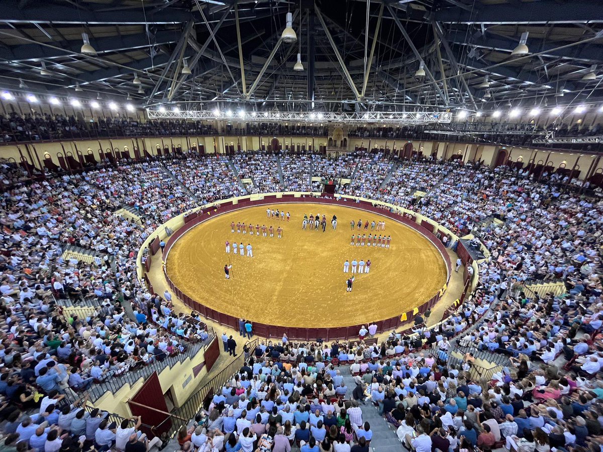 Lisboa não quer #touradas? Primeira corrida da temporada do Campo Pequeno com lotação esgotada. 
😂🤘