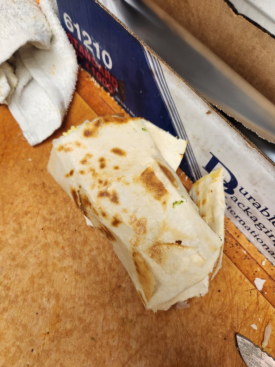 sombearoh's tweet photo. This is what passes for a burrito in Texas.

PATHETIC https://t.co/zzbbPj4ncP