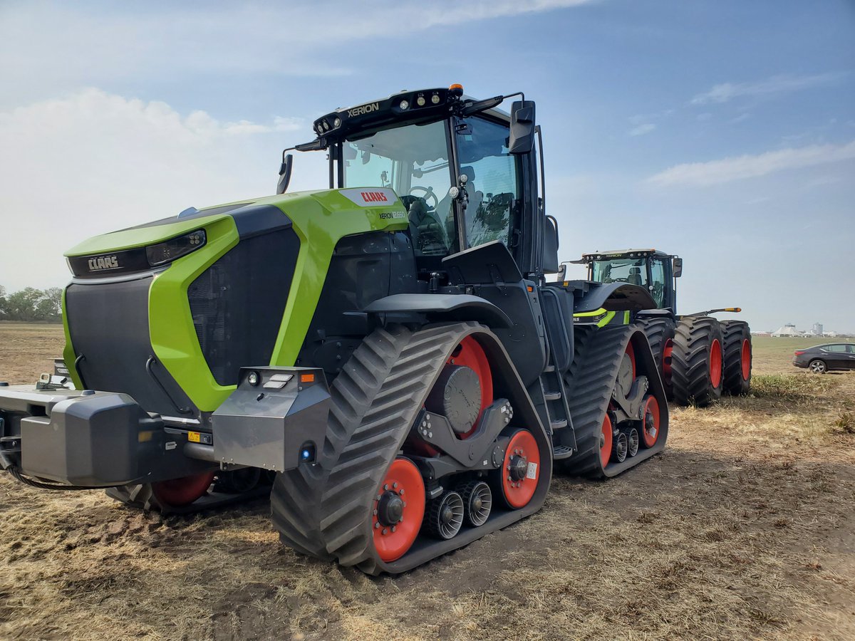 Machineryeditor's tweet photo. Big news from @CLAAS_America at #AIM23 . 2 new Xerion tractors purpose built for North American farmers. And the introduction of 3 Arion MFWD tractors.

#westcdnag #cdnag https://t.co/U4DsMf5W6r