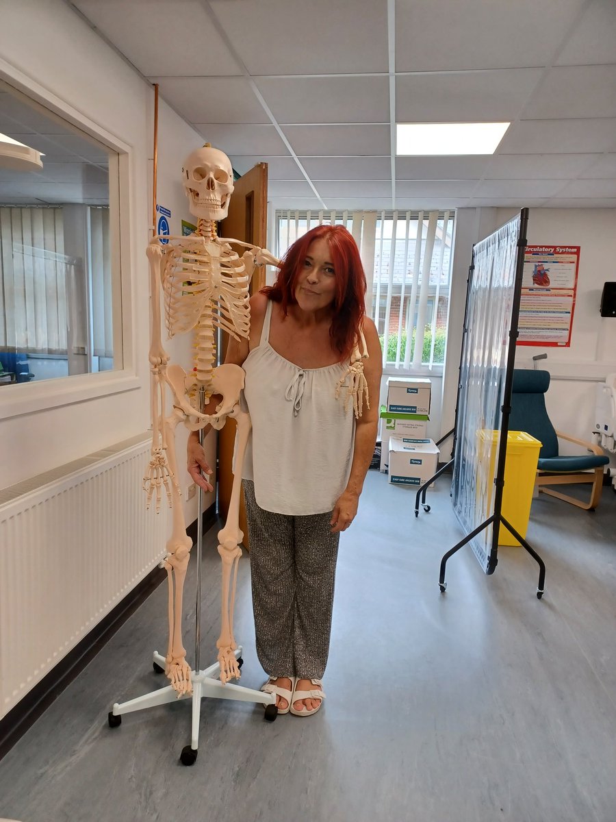 tracey_wyeth's tweet photo. @SolentPEAs @SolentNHSTrust @Chi_College_Int to visit apprenticeship team and simulation room, met the lovely Raj Kejiou and  Jade Custerson, who were so welcoming. https://t.co/wnEAu4BB7Z