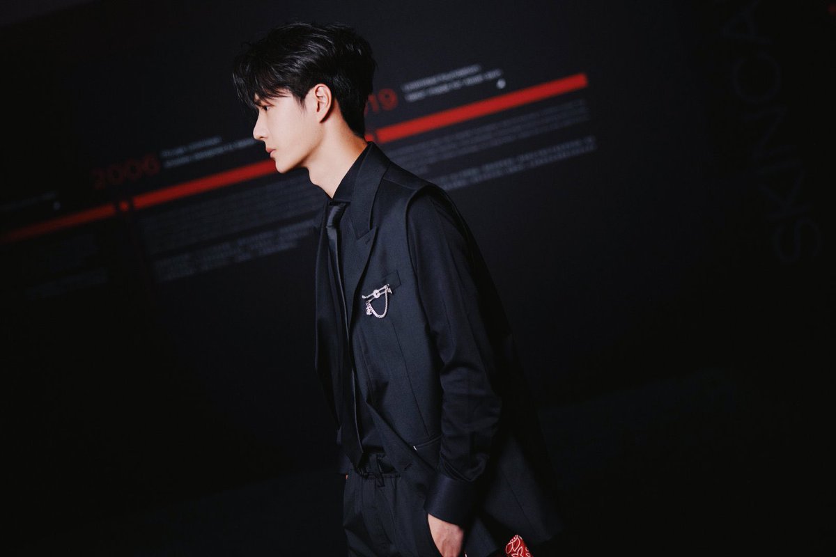 wxyzybxz's tweet photo. 230718 22:35 YIBO-OFFICIAL weibo update x Wang Yibo (1/4)

Black is boundless, firm and self-consistent, with the power of inspiration and concentration. Ingenious craftsmanship, capturing details and discovering "infinite fashion".

#WangYibo_ShuMakeUp https://t.co/PqSlb0CQc3