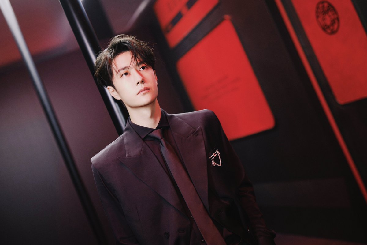 wxyzybxz's tweet photo. 230718 22:35 YIBO-OFFICIAL weibo update x Wang Yibo (1/4)

Black is boundless, firm and self-consistent, with the power of inspiration and concentration. Ingenious craftsmanship, capturing details and discovering "infinite fashion".

#WangYibo_ShuMakeUp https://t.co/PqSlb0CQc3