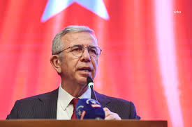 Ankara'da toplu ulaşıma %57 zam geldi. Tam bilet 9.5 TL den 15 TL'ye, indirimli bilet 4.75 TL den 7.5 TL'ye yükseldi.