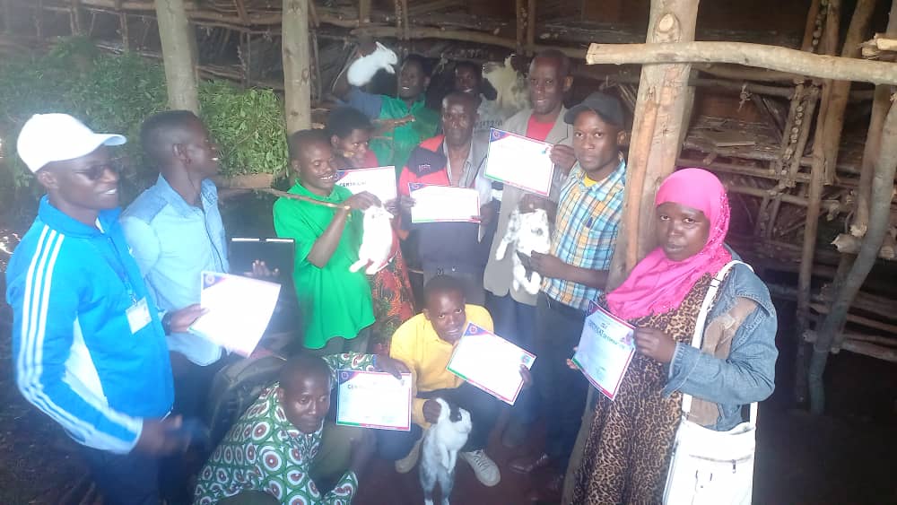CDJI12's tweet photo. Une autre opportunité ‼️
A travers son Centre d'apprentissage et de rayonnement des projets, #CARP, la coopérative #CDJI de @MwaroProvince
Organise une autre formation en élevages des lapins à #Bujumbura. Soyez les bienvenus car, il y aura des cas pratiques pour mieux maîtriser. https://t.co/MKXimA5Slj