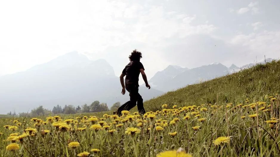 jsud's tweet photo. As #workfromhome increasingly becomes the norm, this #oldbutgoodie @NewYorker expose on why walking helps us think has never been more accurate. https://t.co/3owbyD9usB https://t.co/NVfnLn3b8Q