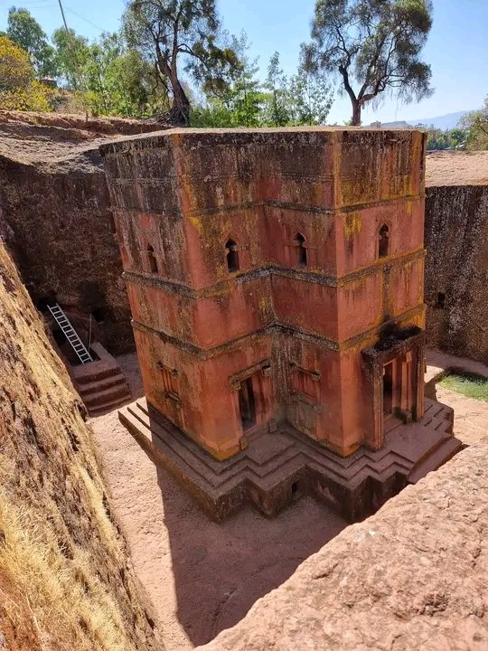 KiyaEthiopia's tweet photo. Discover the ancient rock-hewn churches of Lalibela, a #UNESCO World Heritage site and one of the world's greatest architectural wonders. #VisitEthiopia #LandofOrigins 

https://t.co/7uusS3FN8k