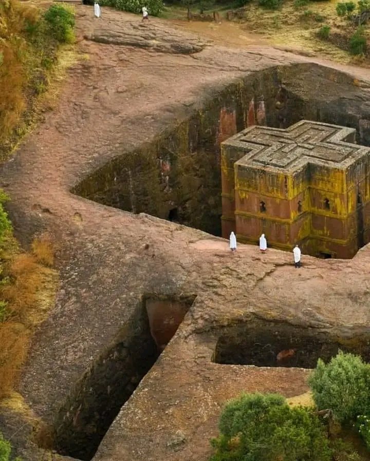 KiyaEthiopia's tweet photo. Discover the ancient rock-hewn churches of Lalibela, a #UNESCO World Heritage site and one of the world's greatest architectural wonders. #VisitEthiopia #LandofOrigins 

https://t.co/7uusS3FN8k