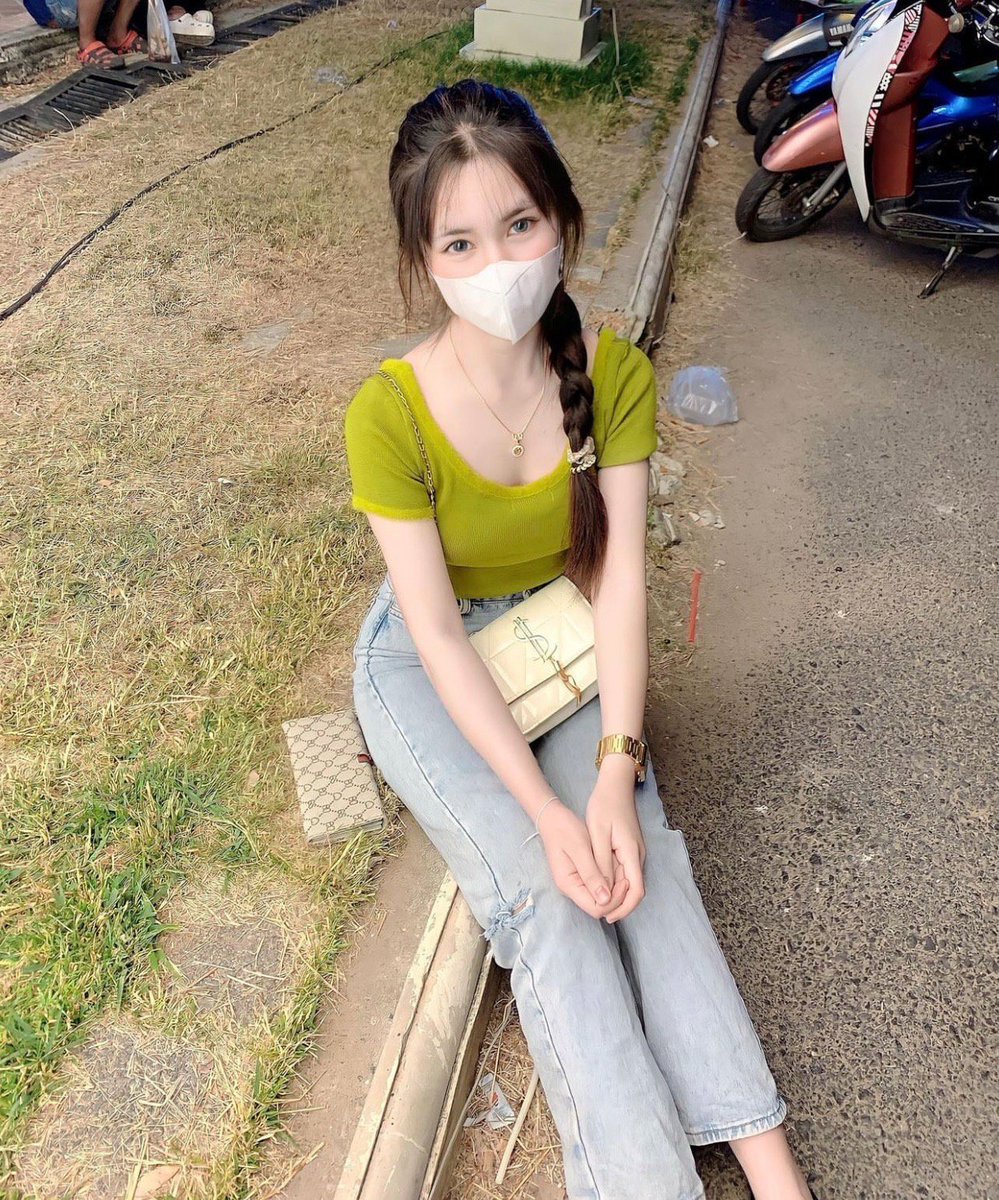 alice tweet media