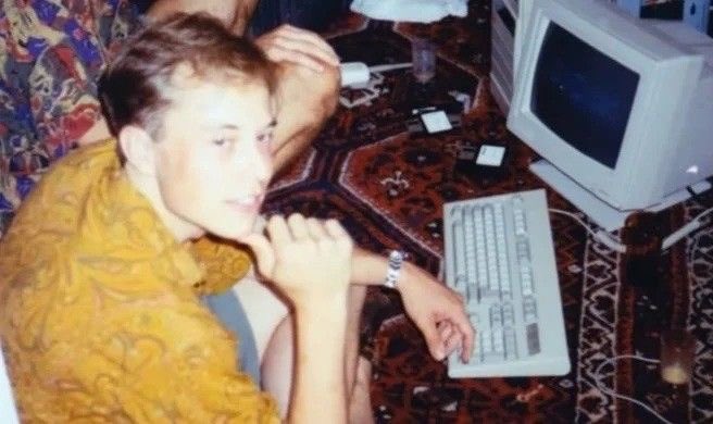 cb_doge's tweet image. In 1995, Elon Musk applied for a job at Netscape, sent his resume, but he was too shy to talk to anyone. So he decided to start his own company (Zip2).

Imagine if he got his dream job at Netscape. 👀