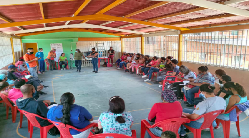 Escuela Venezolana de Planificación impartirá curso "Plan Sectorial de Comunas"

#PoesíaCantoALaHumildad

vtv.gob.ve/impartiran-cur…